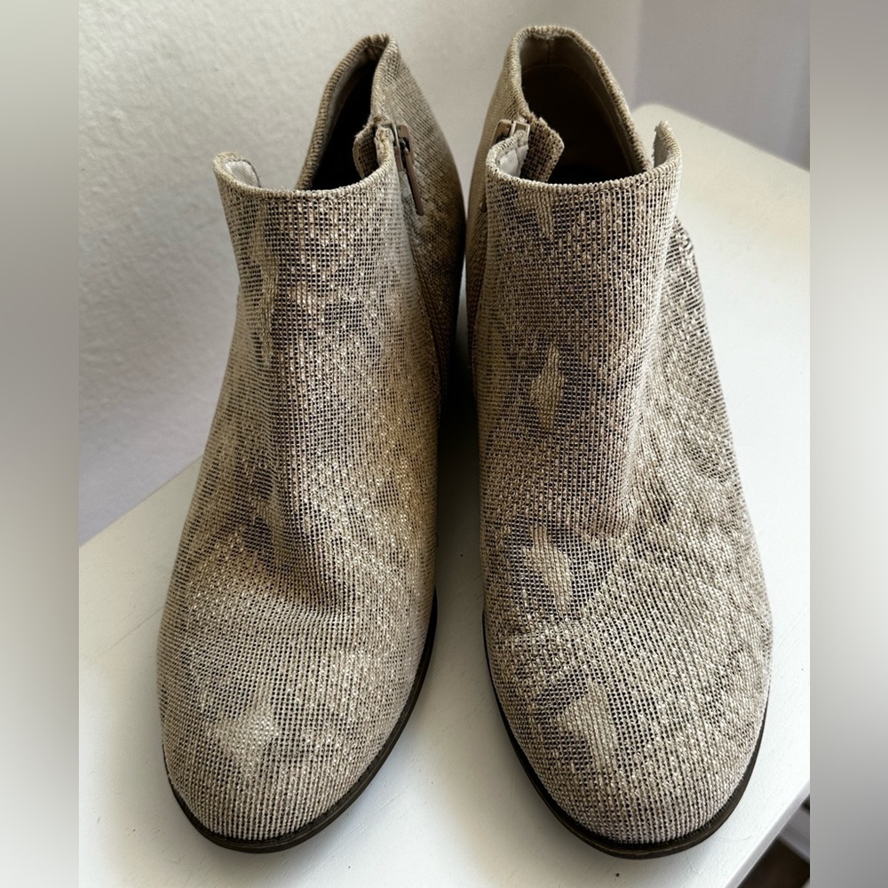 Size 6.5 Used Snake Print Ankle Boots Womens Astonishing Cream Almond Toe Boot - Picture 2 of 6